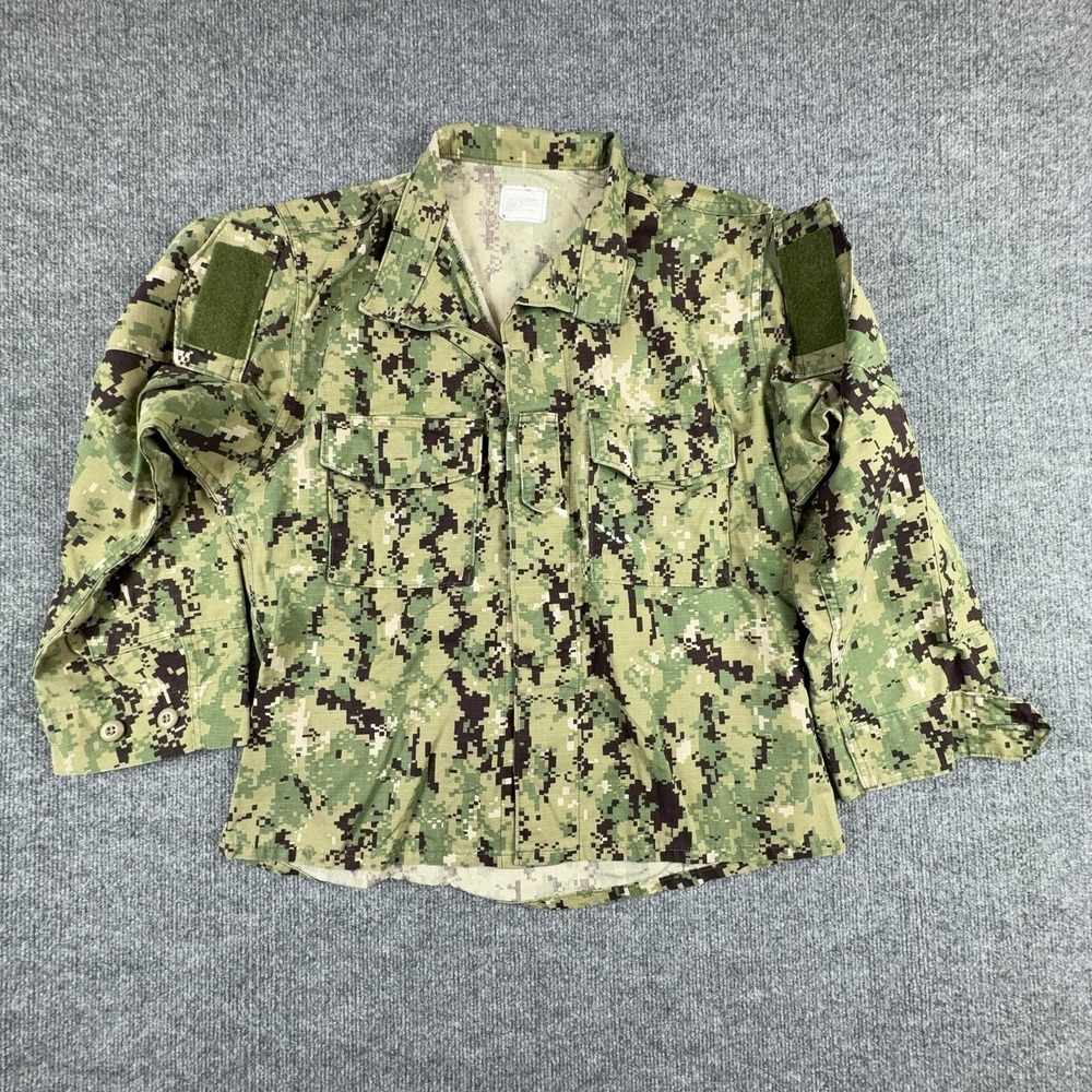 US Navy Shirt Mens Medium Green Digital Camo Long Sleeve Button Front Utility